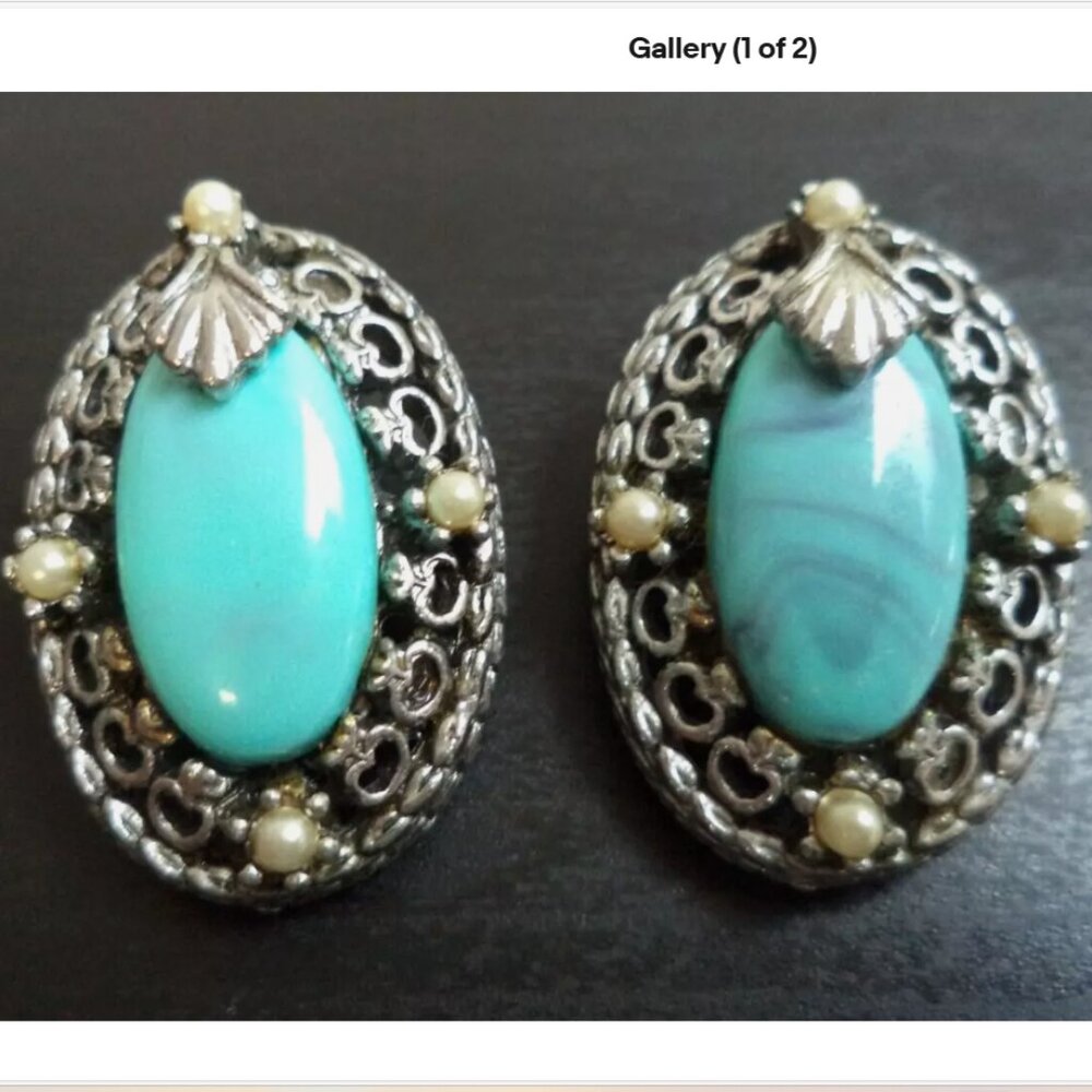 VINTAGE ESTATE PEARL & TURQUOISE TONE CLIP EARRINGS 1979